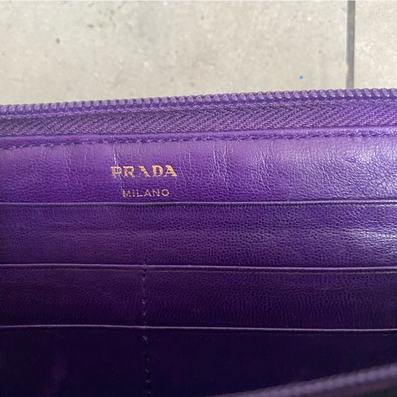 Vintage Prada purple quilted zip around wallet - Picture 2 of 12